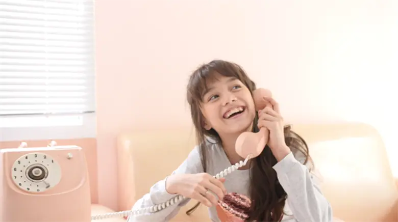 “Moly G” สวมวิญญาณคิวปิทน้อย ขอเป็นสื่อรักวาเลนไทน์ ส่งท่า “อาย” สุดฟินชวนอินกันทั้งเมือง !!!