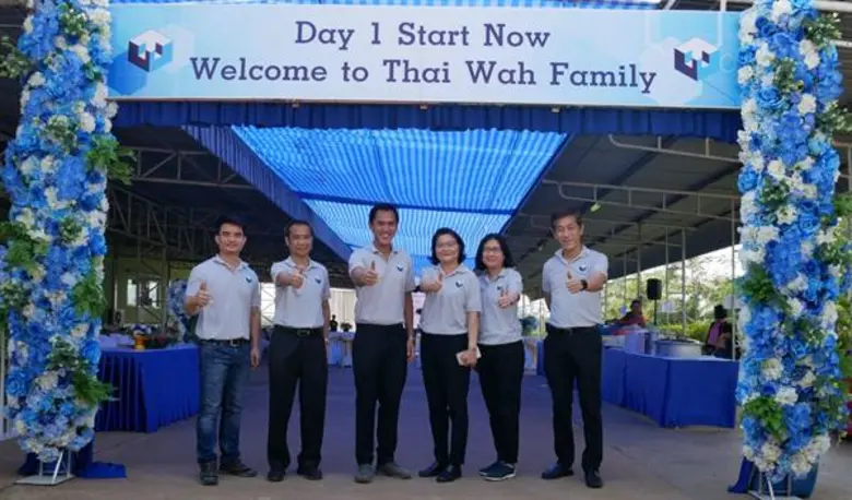 คุณโฮ เรน ฮวา (ที่ 3 จากซ้าย) ประธานเจ้าห...