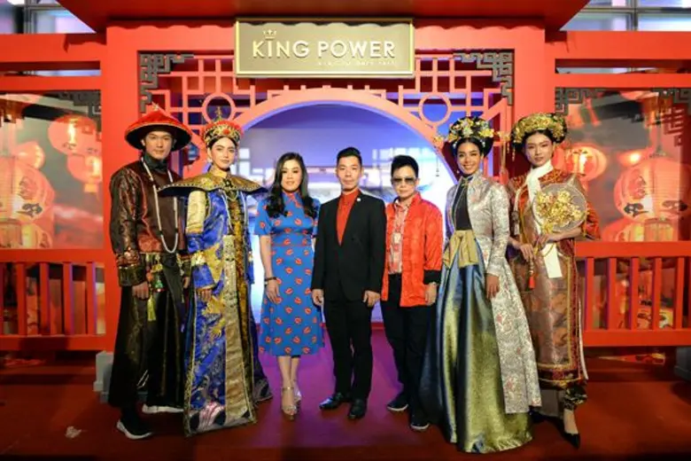 อภิเชษฐ์ ศรีวัฒนประภา (กลาง) ผู้ช่วยประธา...