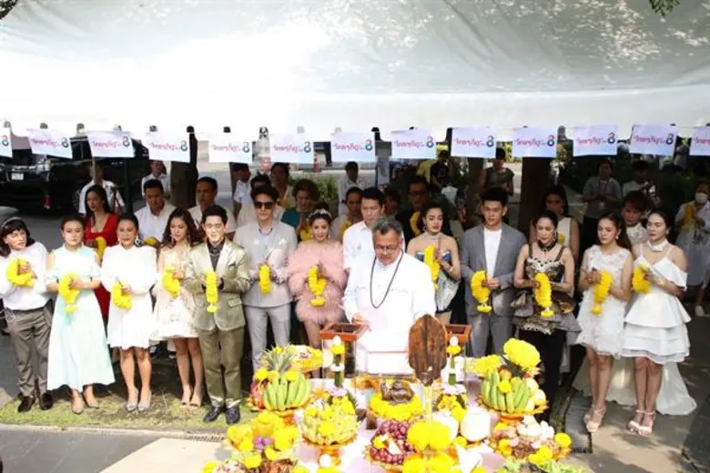 ได้ฤกษ์บวงสรวงลั่นกล้องเป็นที่เรียบร้อยแล...