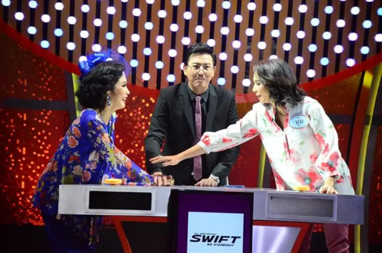 ทีวีไกด์: รายการ “4ต่อ4 All Star Charity” เปิดศึก “บ้านเรือนเคียงกันฯ” ใน “4ต่อ4 Family Game” ทีม “บ้านคุณนายหงษ์ทอง” ปะทะ ทีม “บ้านลัดดา”