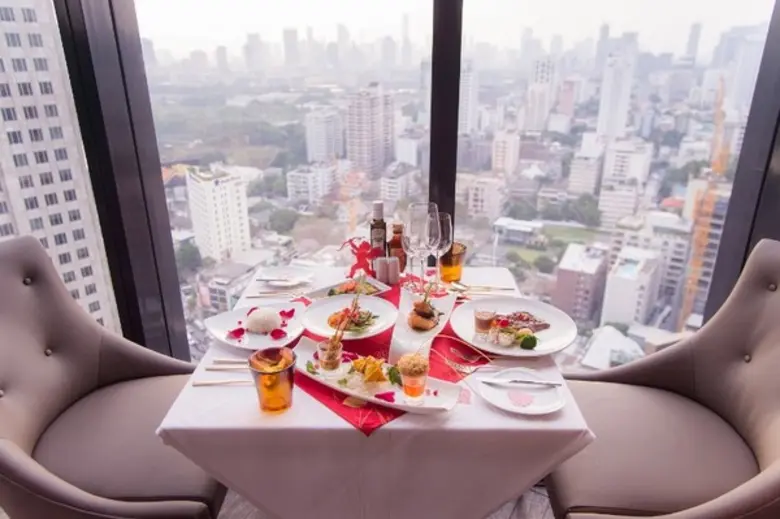 เมื่อช่วงเวลาแห่งความรักเบ่งบาน โรงแรม เด...