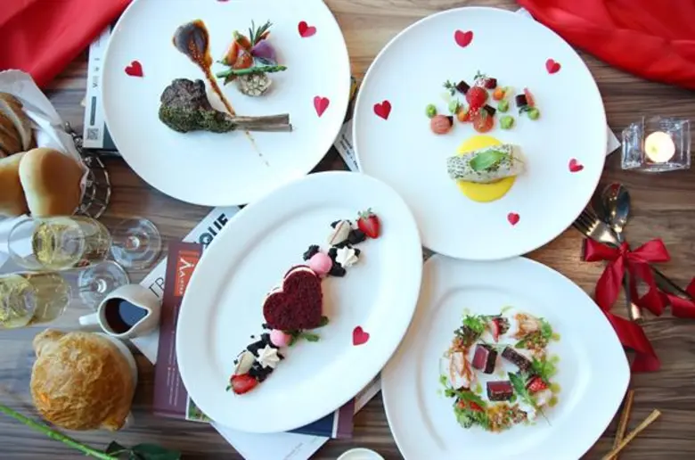 ขอเชิญคู่รักเกี่ยวก้อยกันมาร่วมฉลองวันวาเ...