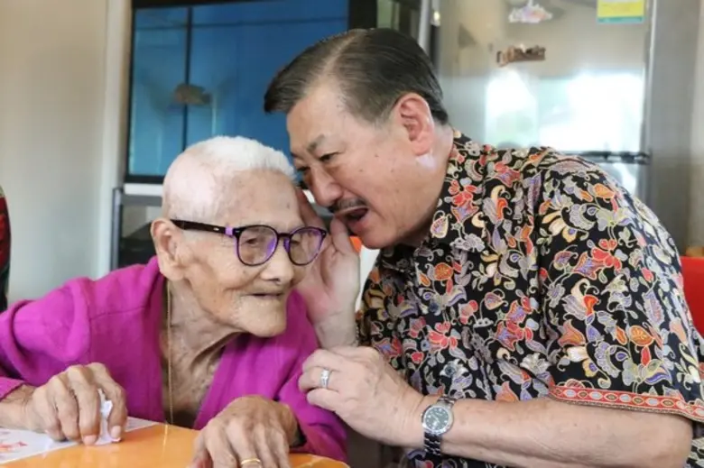 เยี่ยมเยียนผู้สูงอายุ