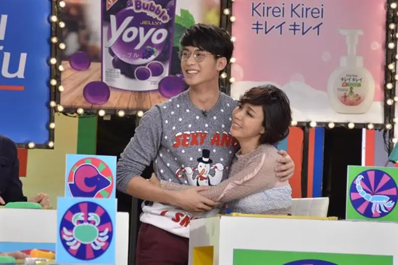 ทีวีไกด์: รายการ “ศึก 12 ราศี” ไม่ติด “ออกัส วิชรวิชญ์” เข้าข่ายจะได้แฟนแก่ ออกอากาศ วันอาทิตย์ที่ 10 กุมภาพันธ์ 2562 เวลา 12.15 น. ช่อง 3 และ ช่อง 33 HD