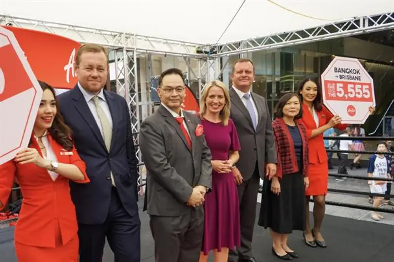 (จากซ้าย) คุณแอนดริว พาร์ค กงสุลกิตติมศัก...