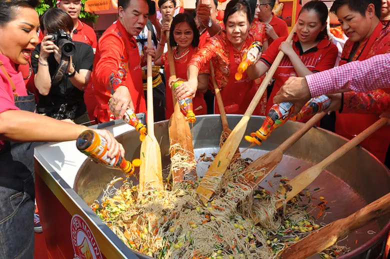 ซอสภูเขาทอง จัดเต็มกิจกรรมตรุษจีนเยาวราชพร้อมมอบเงินรพ.เทียนฟ้ามูลนิธิ เพื่อการกุศล