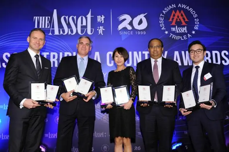 มร. ทีบอร์ พานดิ กรรมการผู้จัดการใหญ่ ธนา...