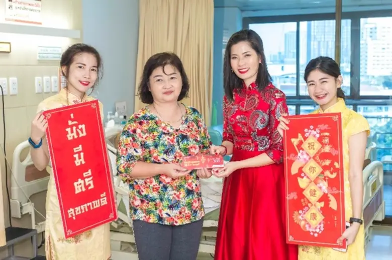 โรงพยาบาลเทพธารินทร์มอบอั่งเปาสุขภาพ แทนคำขอบคุณ