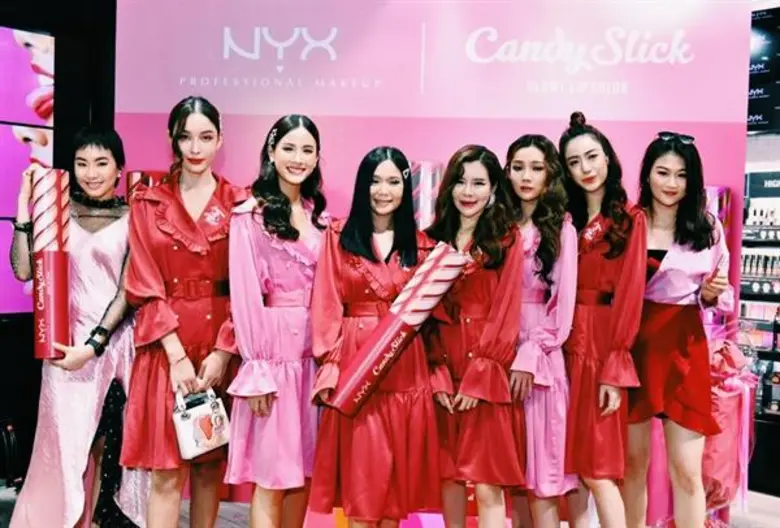 วันวาเลนไทน์เป็นวันที่มองไปทางไหนก็เจอแต่...