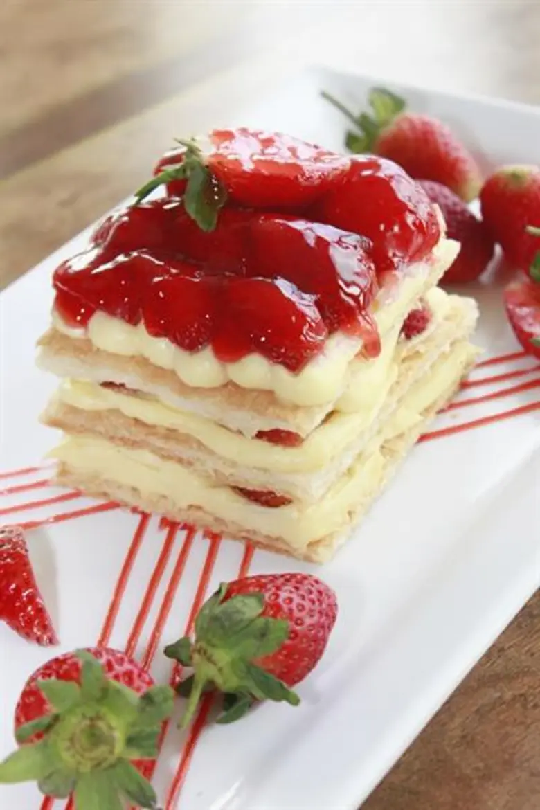 มนู   “สตรอว์เบอร์รี่มินเฟย” และ “สตรอว์เบอร์รี่ไอศกรีม” จากมณเฑียรเบเกอรี่