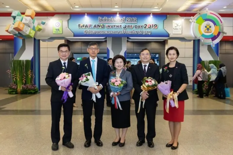 รศ.เกศินี วิฑูรชาติ อธิการบดีมหาวิทยาลัยธ...