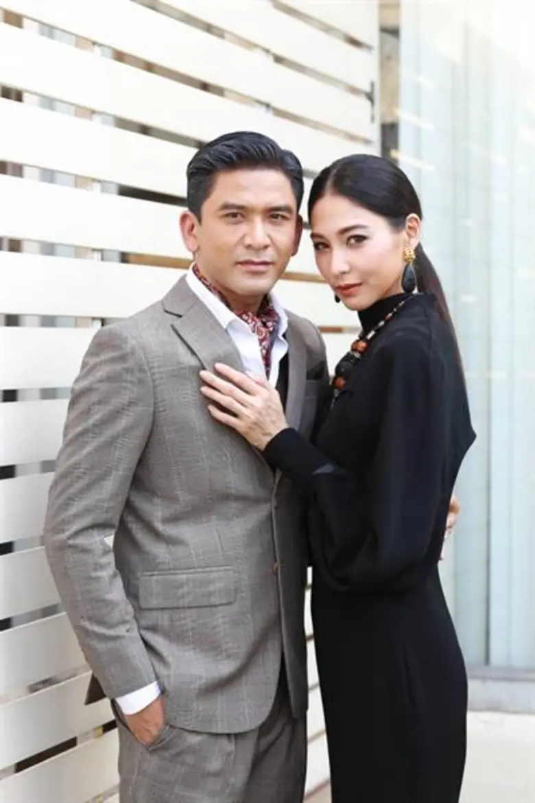 “เจมส์ - แต้ว ” โคจร ร่วมงานอีกครั้งกับ ละคร ดราม่าสุดเข้มข้นใน “เล่ห์บรรพกาล” พี่ปิ่น-ณัฏฐนันท์ นำทีมนักแสดงบวงสรวงคับคั่ง