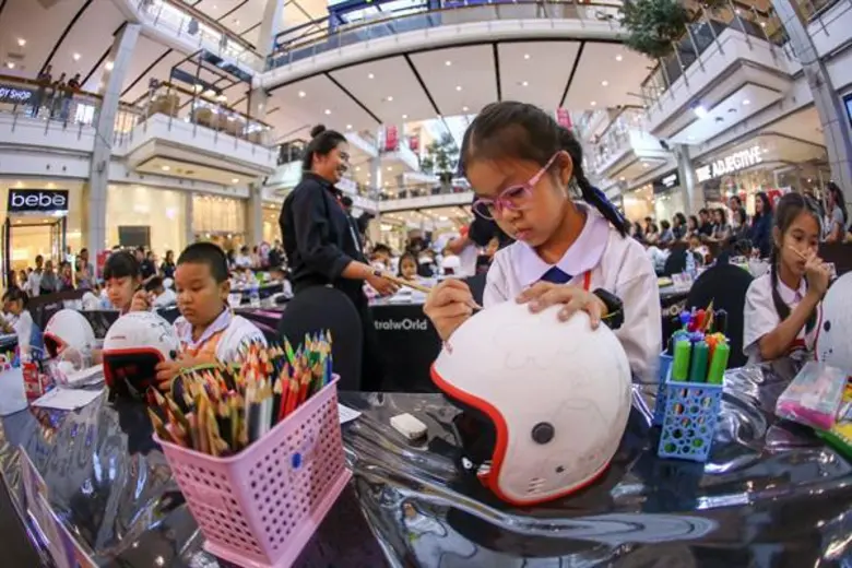 เอ. พี. ฮอนด้า หนุนสังคมหัวแข็ง ปี 3 ขับขี่ปลอดภัยในสถานศึกษา หาแชมป์ภาคกลาง โครงการ “วาดฝันไว้ในหมวกกันน็อก” และ “ โรงเรียนหัวแข็ง”