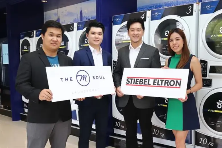 คุณพิชชา เชษฐฤทธิรงค์ (ที่ 2 จากซ้าย) กรร...