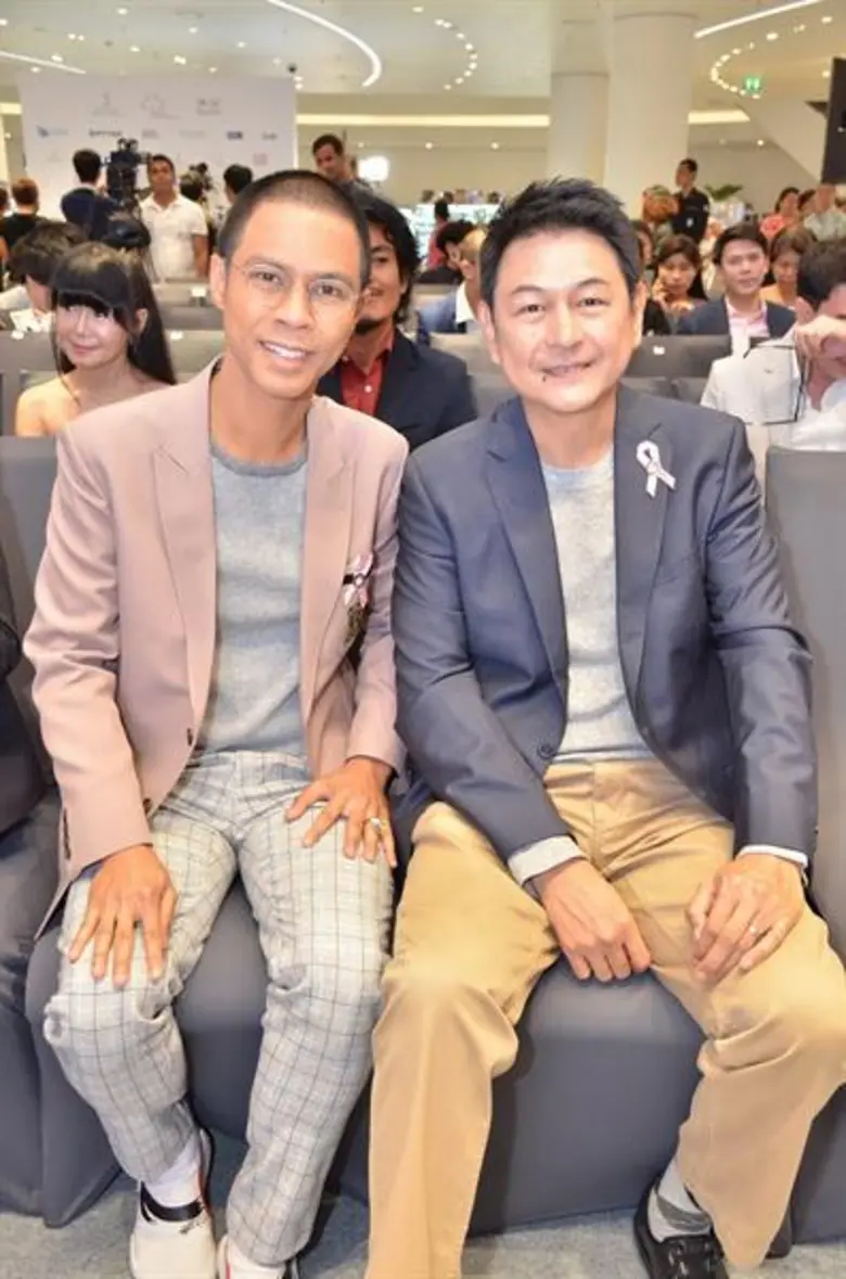 ปุ๊ - ก้อง – กบ – ไอซ์ ชวนดูคอนเสิร์ต Pink Park Eternal Love Concert รายได้ทั้งหมดมอบให้โครงการ “บ้านพิงพัก”  เพื่อผู้ป่วยมะเร็งเต้านมระยะสุดท้าย