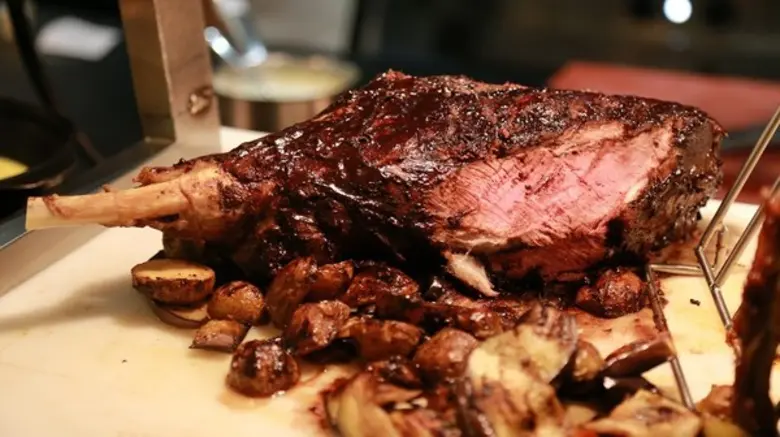 บุฟเฟ่ต์ "ฮิตเดอะโรสต์" ที่ ห้องอาหารดีไล...