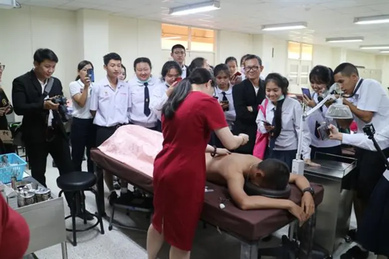 คณะการแพทย์แผนจีน มหาวิทยาลัยหัวเฉียวเฉลิ...