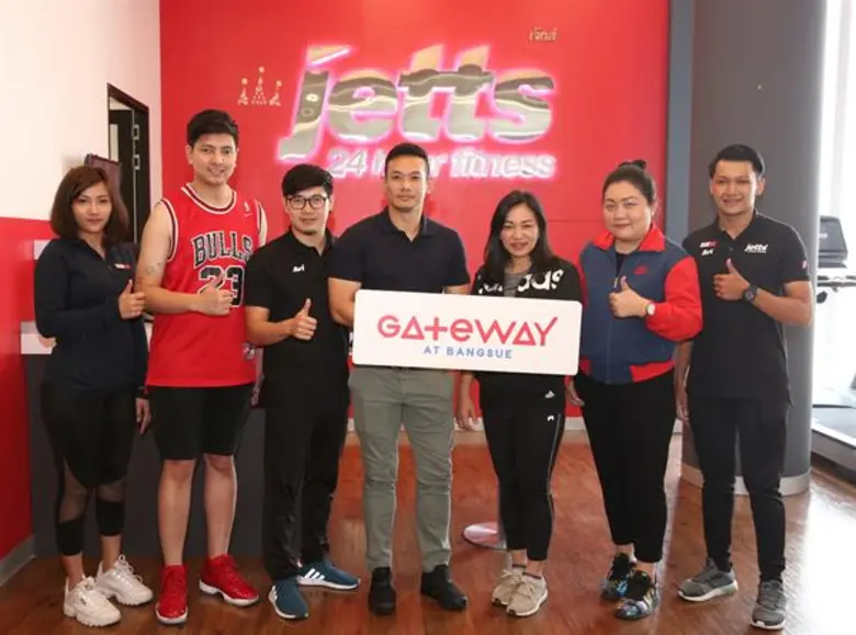 คุณสุคนธา อินทรวิชัย (ที่ 3 จากขวา) ผู้จั...