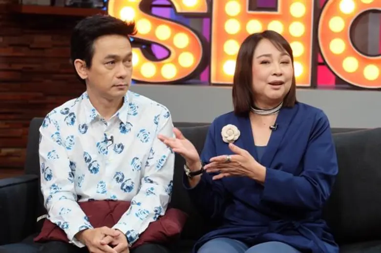 "ชมพู ฟรุ๊ตตี้"ควงภรรยา เปิดใจรัก 35 ปี เจ้าชู้หนัก - ภรรยาใจกว้าง อนุญาตมีกิ๊ก!!!