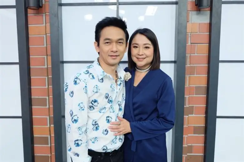 "ชมพู ฟรุ๊ตตี้"ควงภรรยา เปิดใจรัก 35 ปี เจ้าชู้หนัก - ภรรยาใจกว้าง อนุญาตมีกิ๊ก!!!