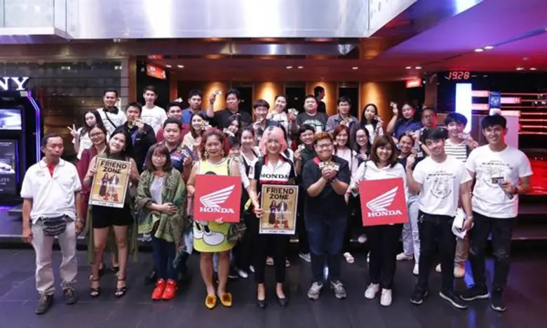 รถจักรยานยนต์ฮอนด้า นำโดย จุฑามาศ อินปริง...