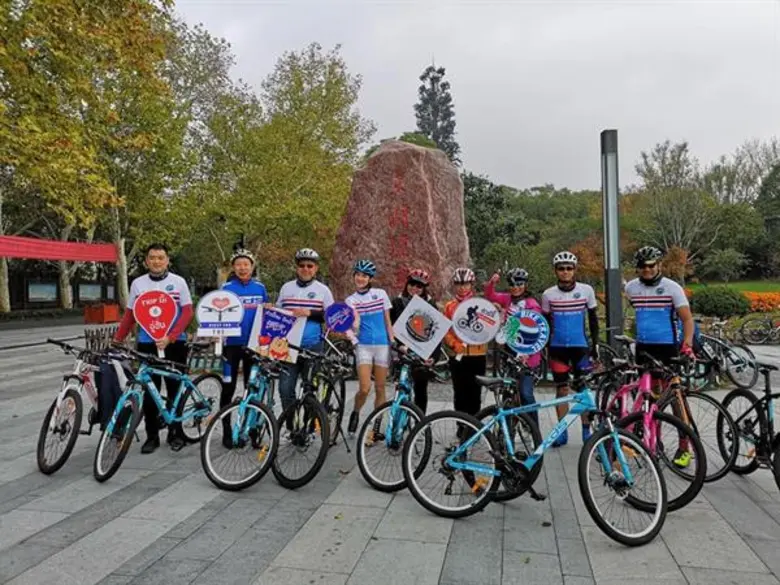 การท่องเที่ยวหูเป่ย เซอร์ไพร์ส เปิดเส้นทางจักรยานตงหูกรีนเวย์ 200 กิโลเมตร เส้นทางธรรมชาติ ทะเลสาบตงหู แม่น้ำแยงซีเกียง ปอดใหญ่ใจกลางเมืองจีนบู้ธ C195 – CC196 ในงาน เที่ยวทั่วไทย ไปทั่วโลก ณ ศูนย์ฯ สิริกิติ์ วันนี้ ถึง 17 ก.พ. นี้