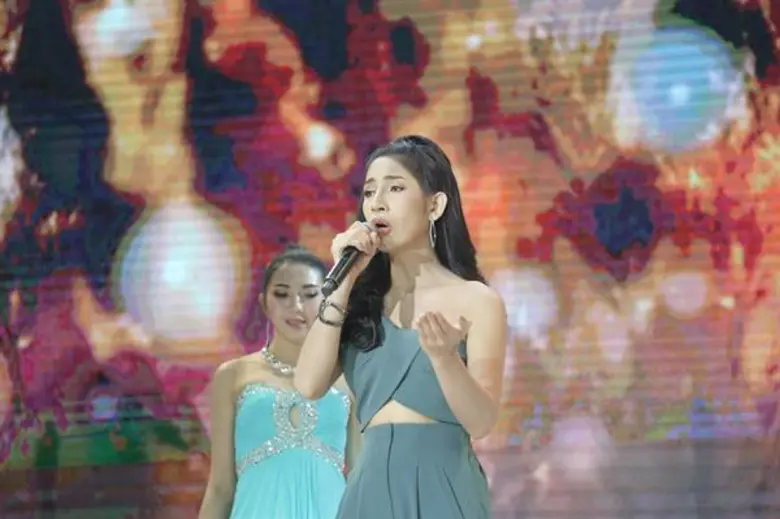 สุดฟิน! หนุ่ม “ไต้ฝุ่น” คว้าไมค์โชว์เพลงรักอมตะ ในร้องถล่มดาว