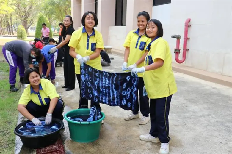 สอนเยาวชนทำผ้ามัดย้อมแบบไทยสไตล์ญี่ปุ่น“นวัตวิถีชิโบริ ซีซั่น ๒” พัฒนาเรียนรู้สู่การสร้างคุณค่าและมูลค่า