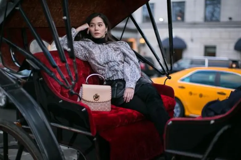 เก็บตก!! “วี วิโอเลต” โชว์แฟชั่นลุคสดใสสไตล์สาว “COACH” ส่งท้าย New York Fashion Week 2019