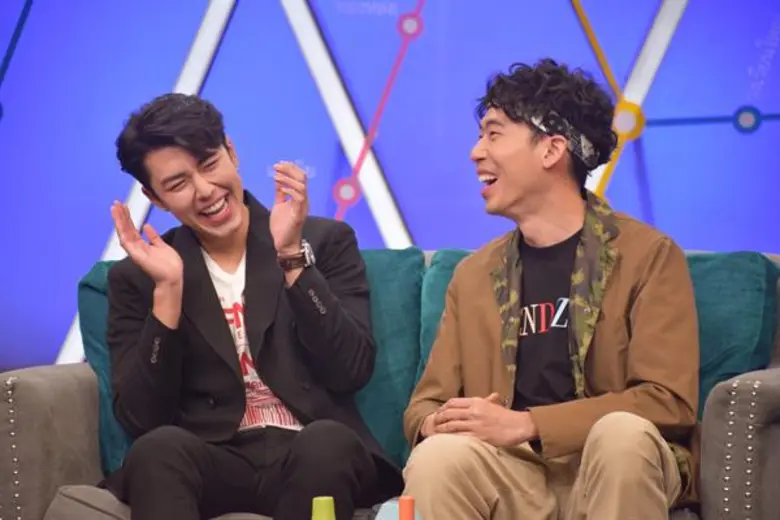 เหมือนจะเป็นหนุ่มคนละสไตล์ที่ไม่น่าจะรู้จ...