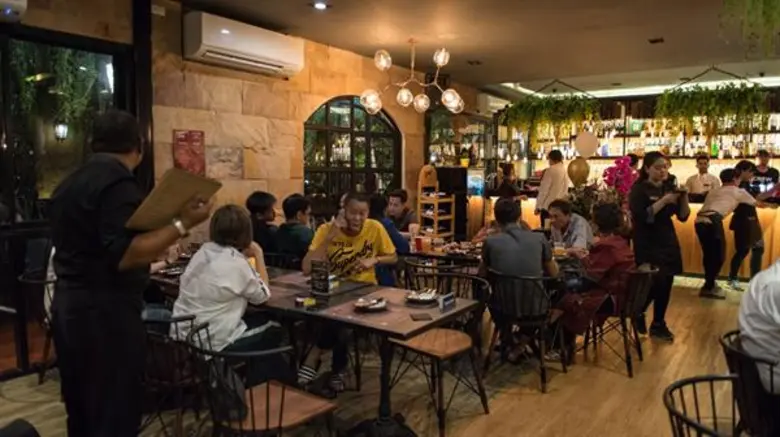 “บาบีลอน สเต็กเฮ้าส์ สาขาอโศก” จัดแกรนด์โอเพนนิ่งชวนลิ้มลองสเต็กเกรดพรี่เมี่ยมพร้อมนั่งชิวบรรยากาศเย็นสบายแบบ Rooftop ใจกลางเมืองย่านธุรกิจ