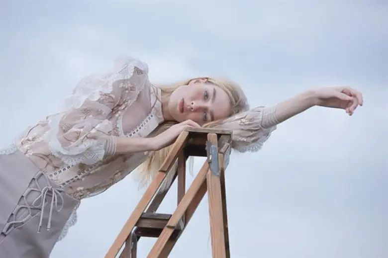 แบรนด์แฟชั่นสตรีหรู 'เทีย บาย ธารา’ (Thea by Thara) อวดโฉมคอลเลกชั่นสปริง/ซัมเมอร์ 2019 ที่ชื่อว่า 'บิวตี้ อิน  เซเรนนิตี’ (Beauty in serenity) นำเสนอแรงบันดาลใจจากของศิลปะการชงชาถ่ายทอดสู่อาภรณ์ที่สะท้อนถึงเสน่ห์อันน่าค้นหาของหญิงสาวผู้สวมใส่อย่างลงตัว