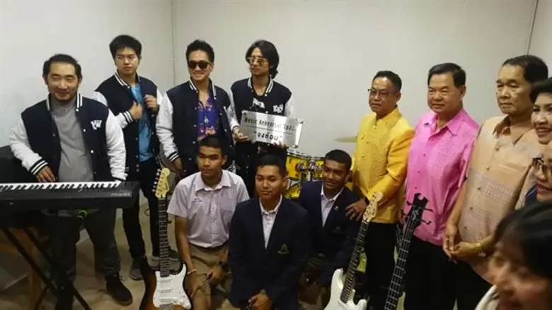 จากใจรุ่นพี่!  “Tattoo Colour”  สร้างห้องซ้อมดนตรี มอบให้โรงเรียนขอนแก่นวิทยายน   สนับสนุนรุ่นน้องสู่วงการเพลงในอนาคต