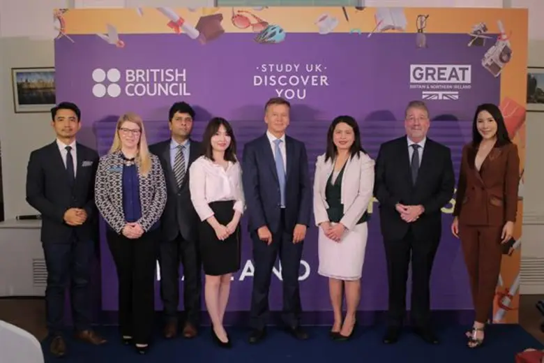 นายแอนดรูว์ กลาส ผู้อำนวยการ บริติช เคานซ...