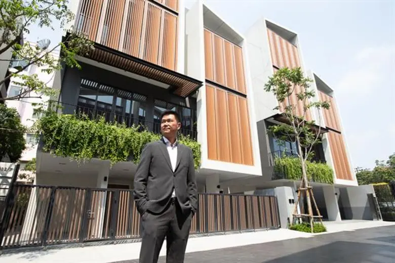 นายถวนันท์ ธเนศเดชสุนทร กรรมการผู้จัดการ ...