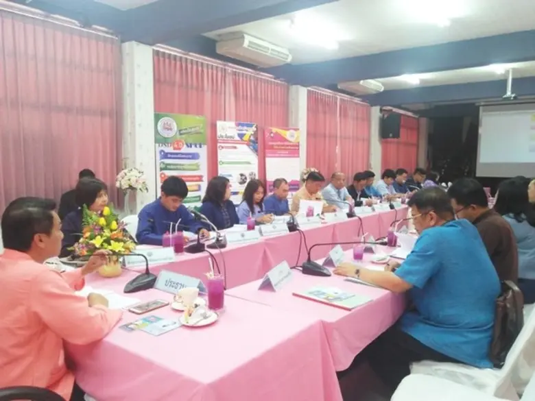 จังหวัดลำพูนผนึกกำลังภาครัฐและเอกชน ทบทวนแผนพัฒนากำลังคนจังหวัดลำพูน พ.ศ.2560 – 2564 เพื่อขับเคลื่อนการพัฒนาจังหวัดลำพูน สู่ความมั่นคง มั่งคั่ง และยั่งยืน