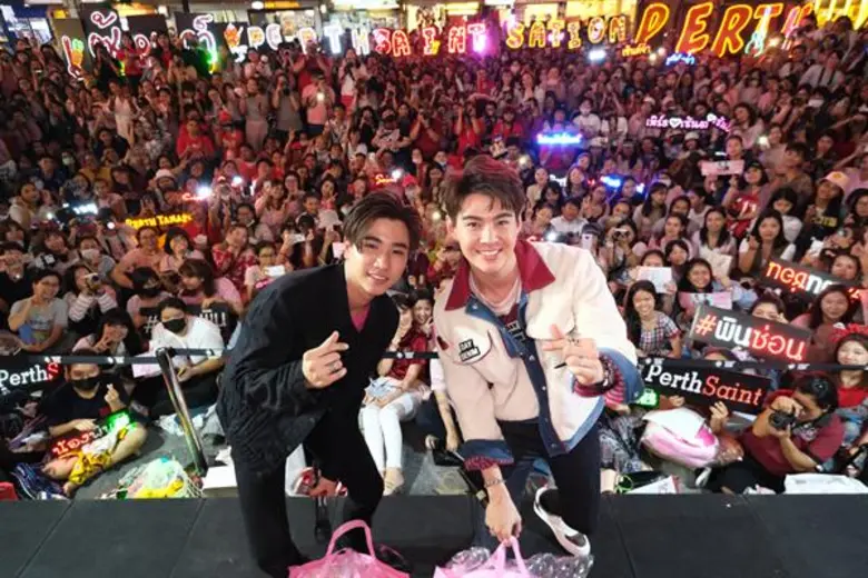เพิร์ธ-เซ้นต์ ควงกันมาจิ้นกลางสยาม กับงาน Milky Lover วาเลนไทน์ 2019 จัดโดย เซ็นเตอร์พอยท์ สยามสแควร์