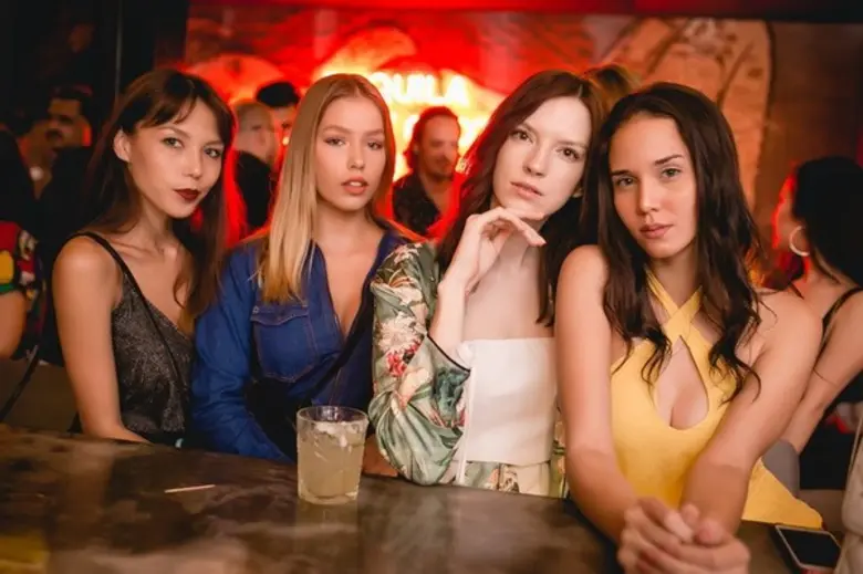 ม.ร. ไมค์ วาร์ด ผู้จัดการประจำภาคไทย คาลิ...