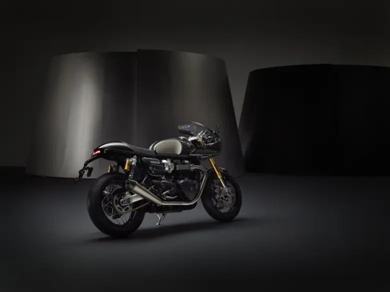“ไทรอัมพ์ มอเตอร์ไซเคิลส์” เปิดตัว “New Thruxton TFC” และรถต้นแบบ “Rocket TFC” รถมอเตอร์ไซค์คัสตอมจากโรงงานที่เป็นที่สุดของความเหนือระดับ