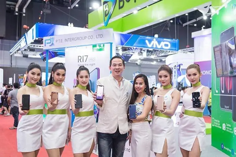 นายฐาคณิษฐ์ พรทองประเสริฐ (กลาง) ประธานกร...