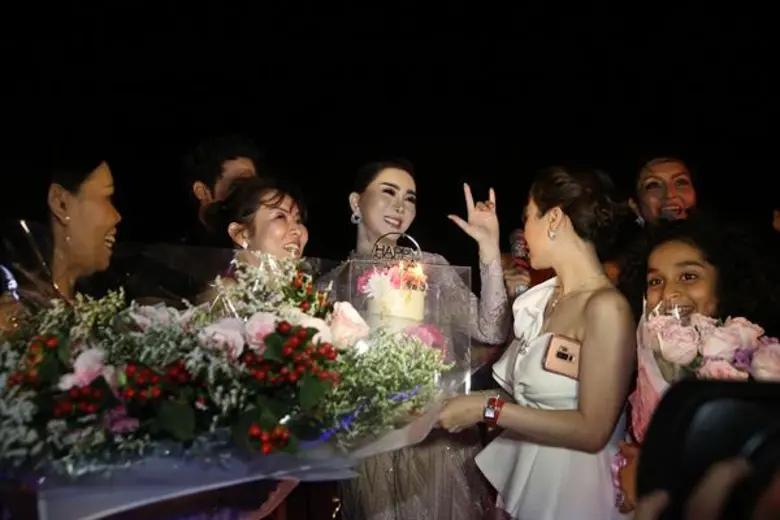 “แอน จักรพงษ์” ควง “อิชานท์ – กากัน” Dinner แฟนคลับ เต้นระเบิดทั้งกอดทั้งหอม