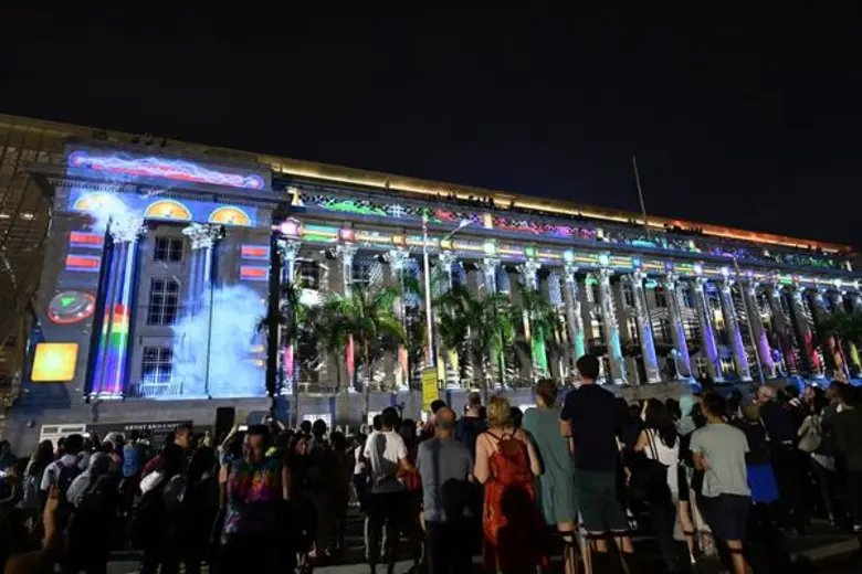 สิงคโปร์ ชวนซึมซับวัฒนธรรม หลงเสน่ห์งานดูไฟ กับงานรำลึกถึงความเป็นมาของสิงคโปร์สองร้อยปี