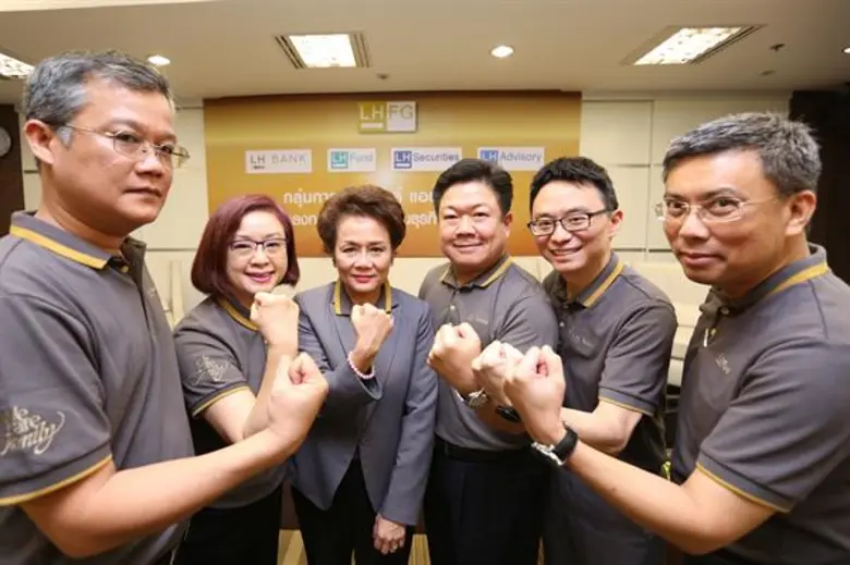 LH Bank นำโดย นางศศิธร พงศธร (ฉัตรศิริวิช...