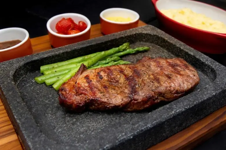 ลากริตต้าชวนชิมเมนูสเต็กและซีฟู้ดสูตรอิตาเลียน