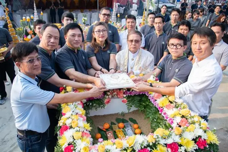 คุณธัญลักษณ์ นันท์ธนาวรสิริ (ที่ 3 จากซ้า...