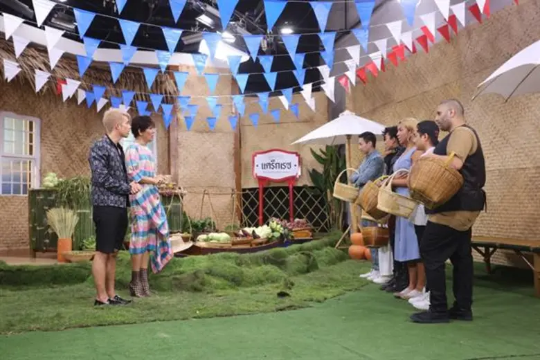 มาดามมด รัศมีแข ร่วมตัดสินรันเวย์อาหารไทยสุดแซ่บ! เหมาหมดทั้งตลาด หรือจะสู้ควีนครบรสกะปิน้ำปลา