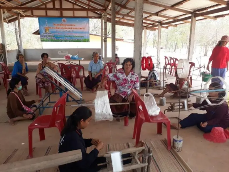 สนพ.มหาสารคามฝึกอาชีพเสริมสาขาการทอผ้าไหมมัดหมี่ ตามโครงการอันเนื่องมาจากพระราชดำริ