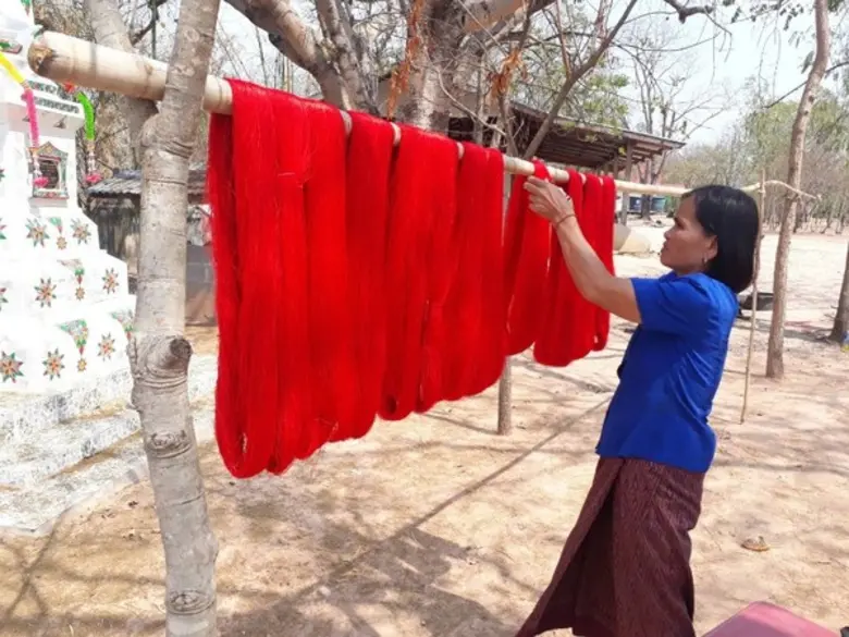 สนพ.มหาสารคามฝึกอาชีพเสริมสาขาการทอผ้าไหมมัดหมี่ ตามโครงการอันเนื่องมาจากพระราชดำริ