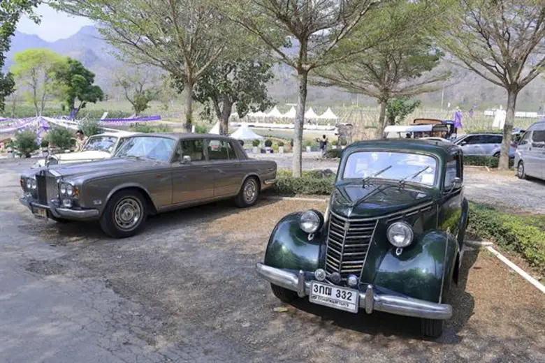 “รถโบราณ” ร่วมฉลองฤดูเก็บองุ่นไร่กราน-มอนเต